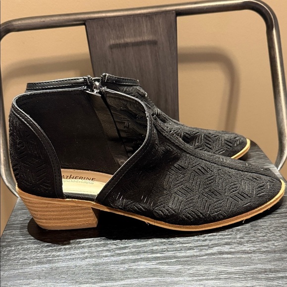 Catherine Malandrino Black Textured Ankle Booties - Picture 2 of 10